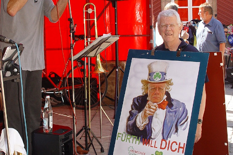 Jürgen Kluth als Sandwich-Man auf dem Graffelmarkt, 2014. (Foto: Felix Trejo)