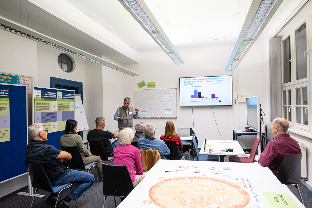 Auch ein zuversichtlicher Vortrag über die Demokratie war Teil des FZF-Programms. (Foto: Tanja Elm)